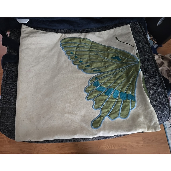 Pier 1 Beige Green Canvas Embroidered Split Butterfly Home Pillowcase 17"x17" - Picture 3 of 8